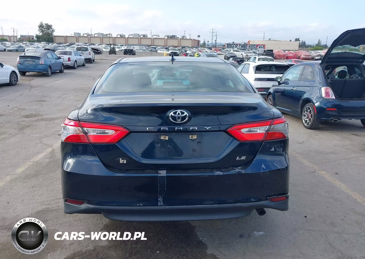 2019 Toyota Camry Le VIN:4T1B11HK5KU744136 - 16