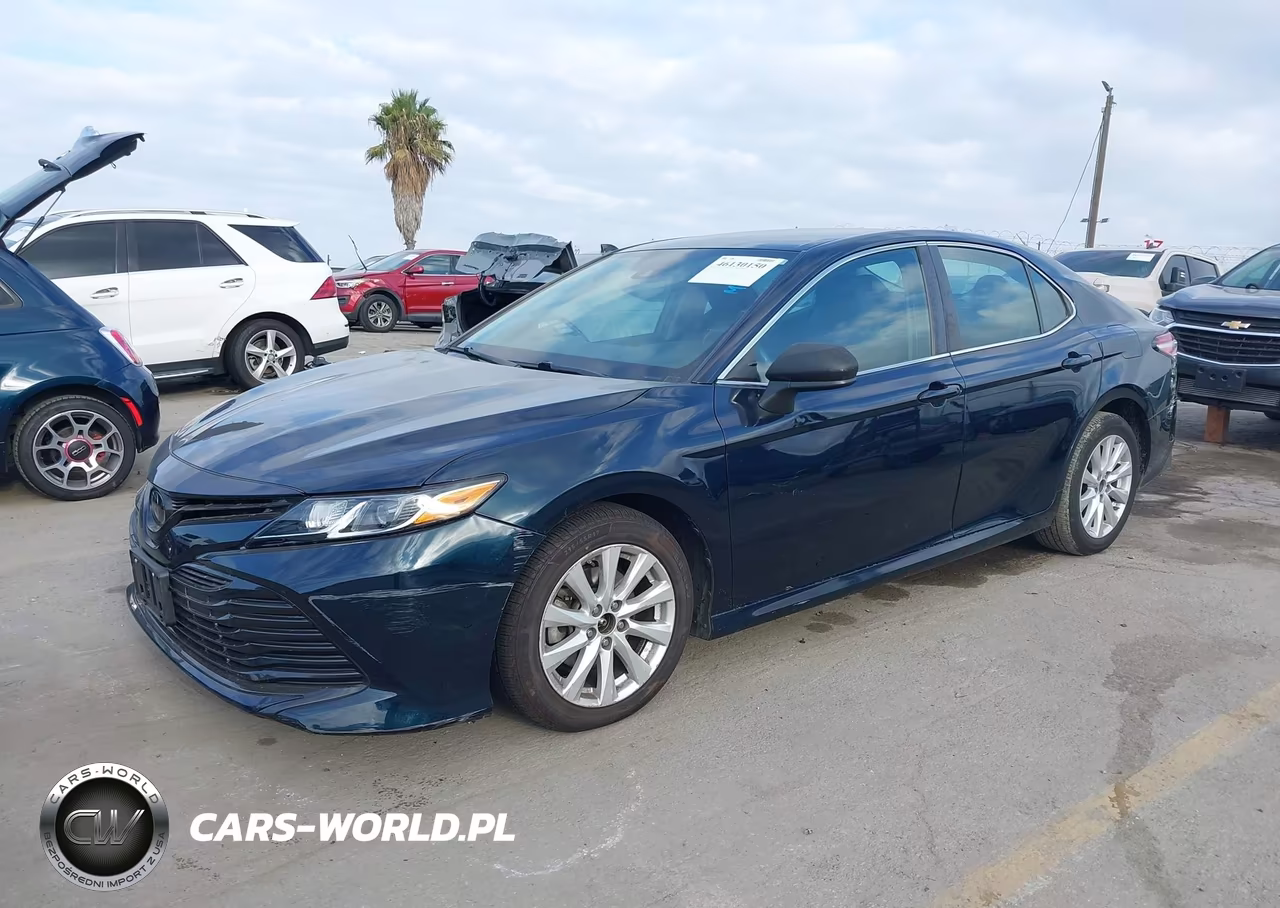 2019 Toyota Camry Le VIN:4T1B11HK5KU744136 - 2