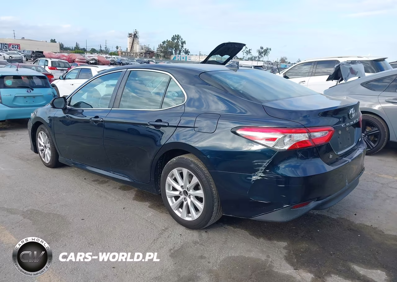 2019 Toyota Camry Le VIN:4T1B11HK5KU744136 - 3