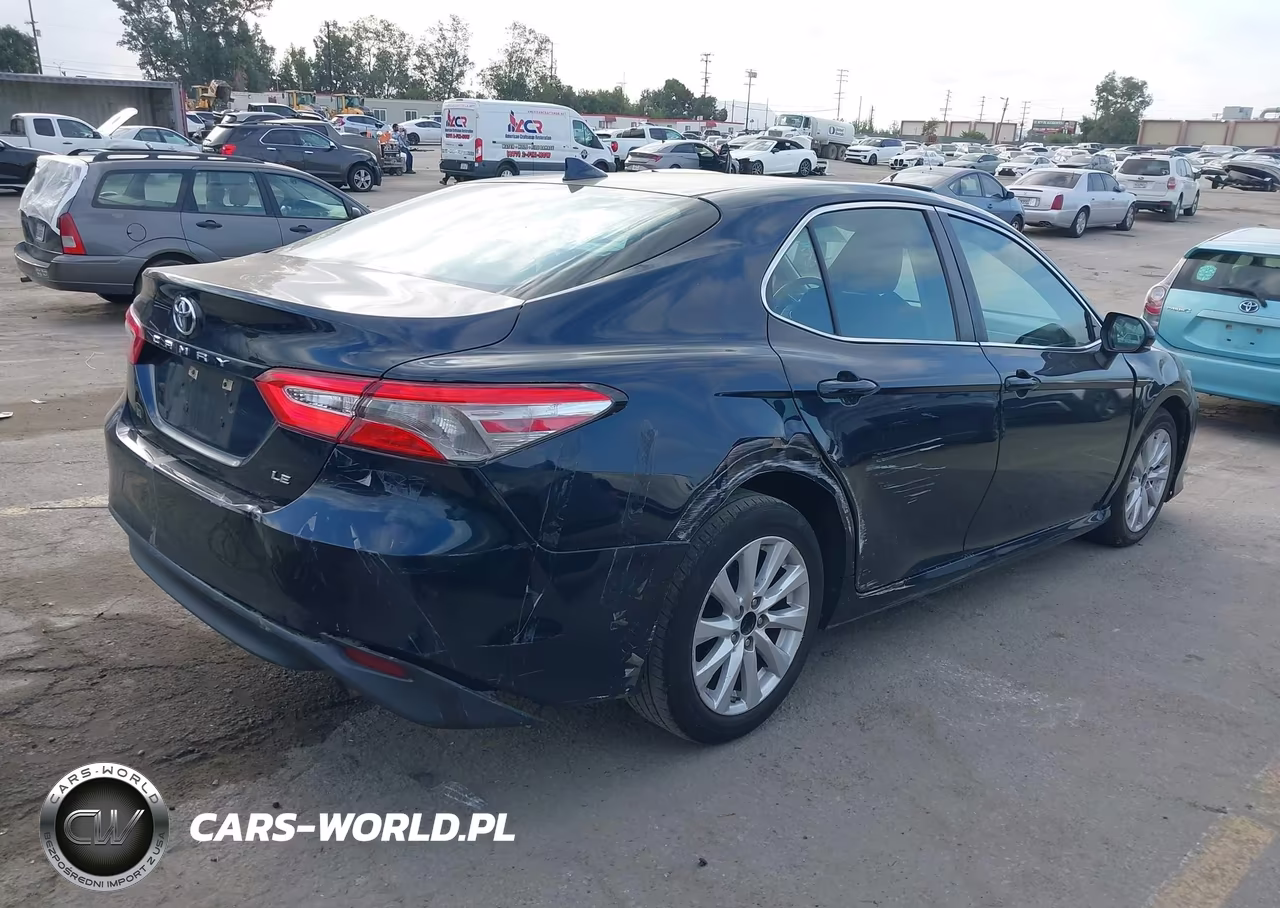 2019 Toyota Camry Le VIN:4T1B11HK5KU744136 - 4