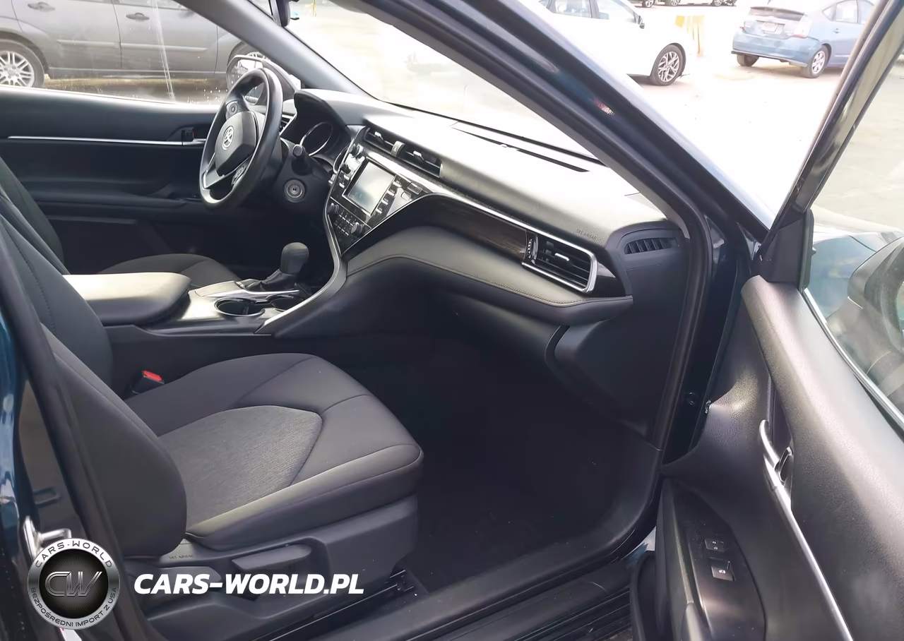 2019 Toyota Camry Le VIN:4T1B11HK5KU744136 - 5