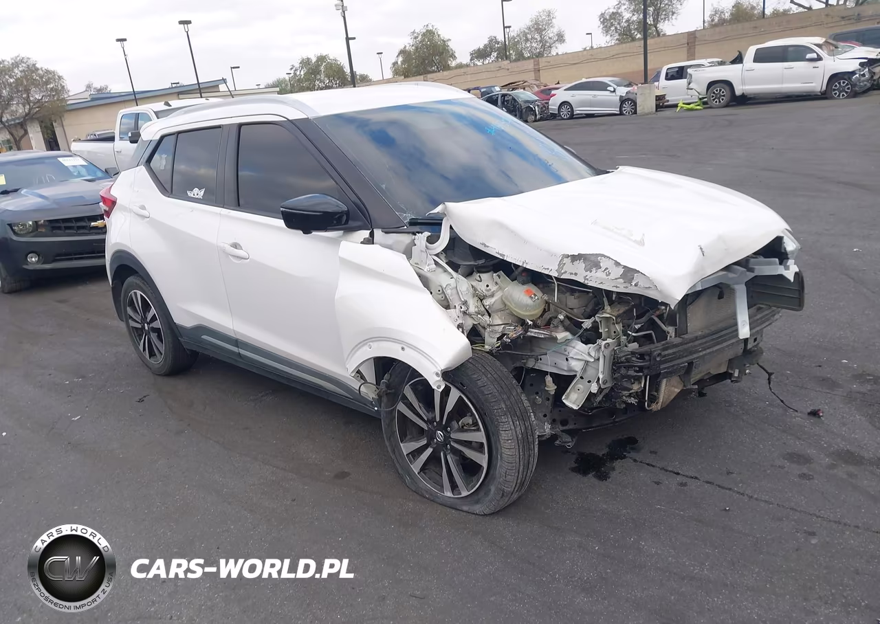 2019 Nissan Kicks Sr VIN:3N1CP5CU8KL545750 - 1