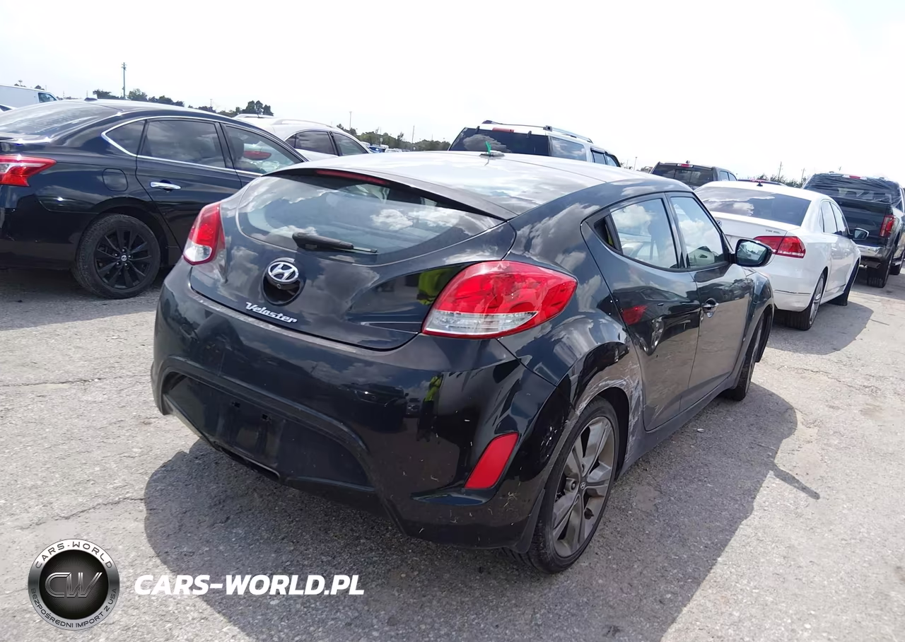 2016 Hyundai Veloster VIN:KMHTC6AD5GU295877 - 4