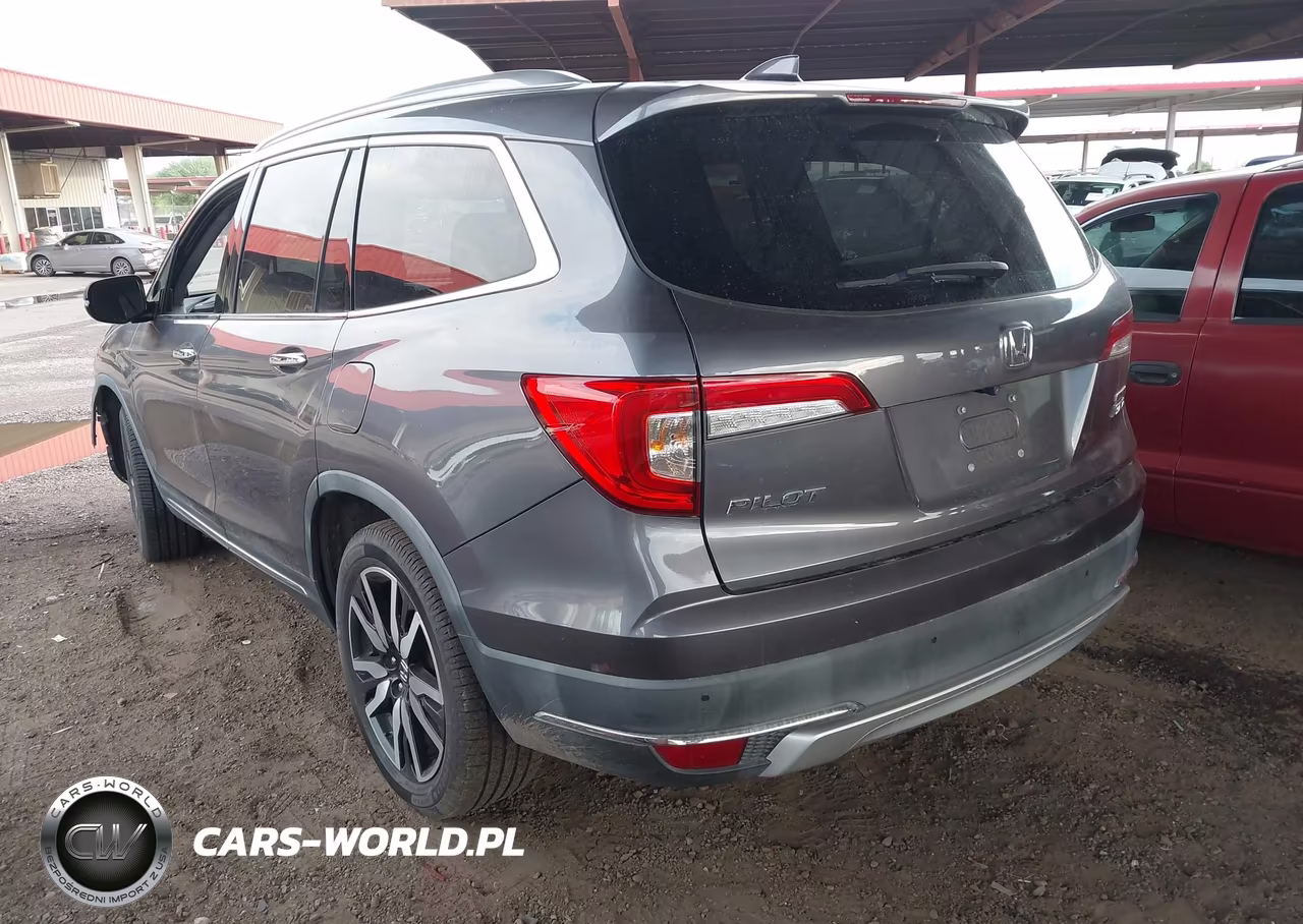 2019 Honda Pilot Touring VIN:5FNYF6H96KB082070 - 3