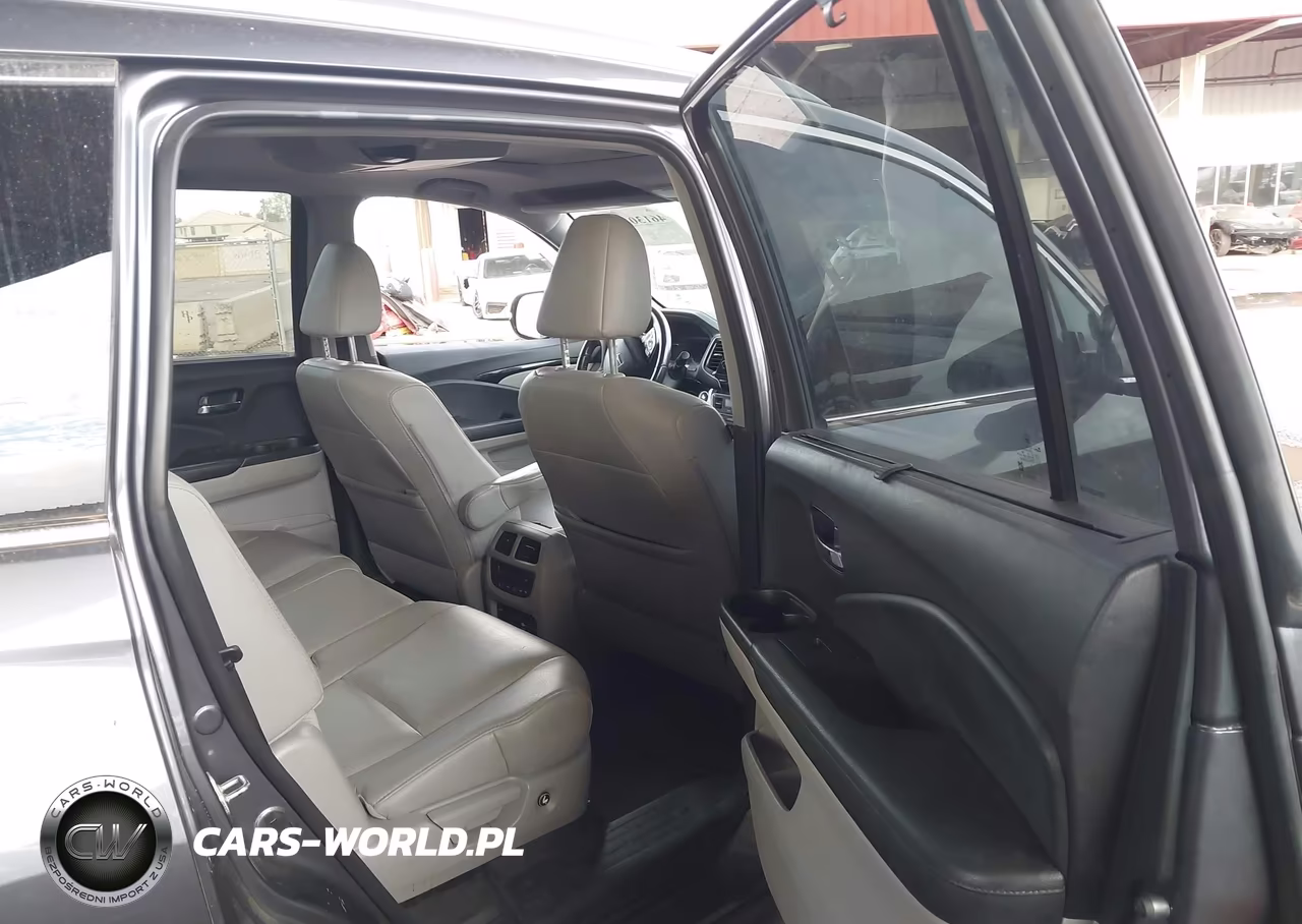 2019 Honda Pilot Touring VIN:5FNYF6H96KB082070 - 8