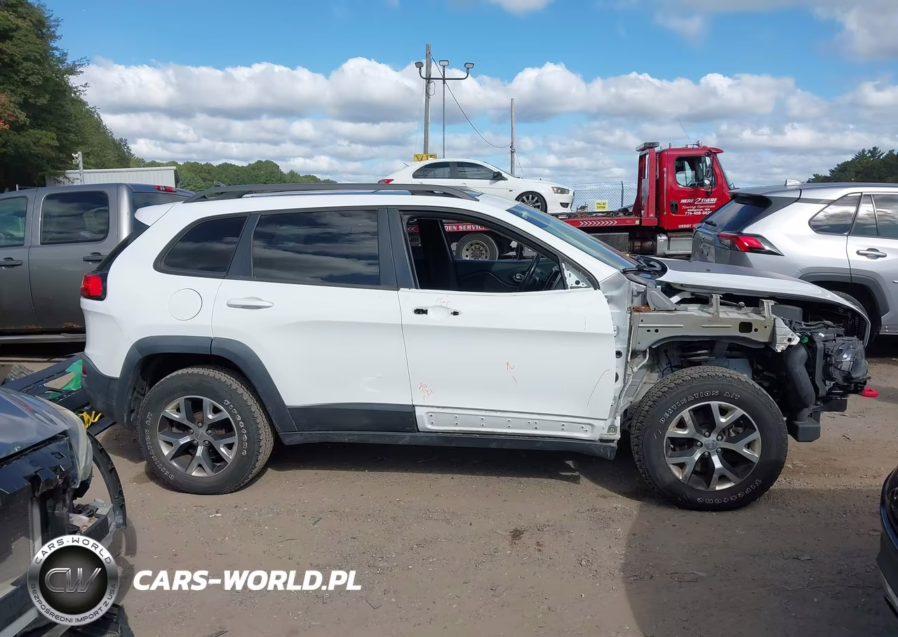 2015 Jeep Cherokee Trailhawk VIN:1C4PJMBS3FW570968 - 14