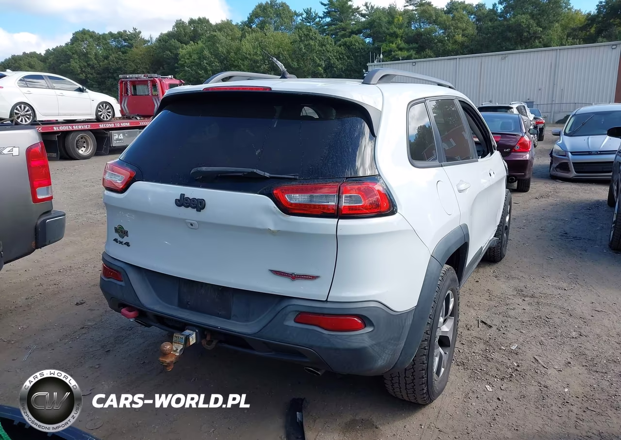2015 Jeep Cherokee Trailhawk VIN:1C4PJMBS3FW570968 - 4