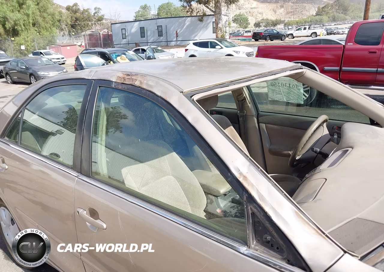 2002 Toyota Camry Le VIN:JTDBE32K920084042 - 13
