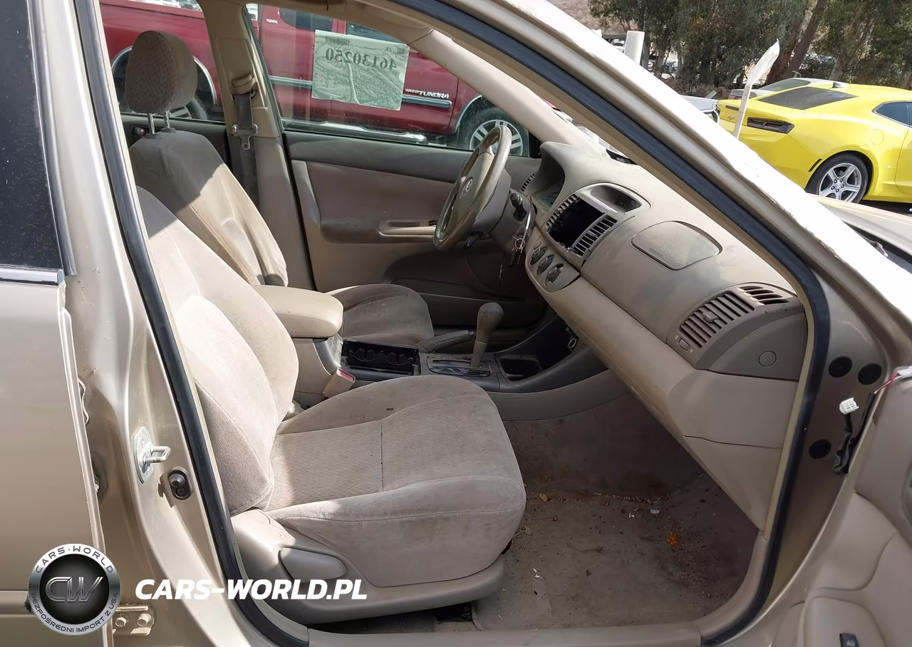 2002 Toyota Camry Le VIN:JTDBE32K920084042 - 5