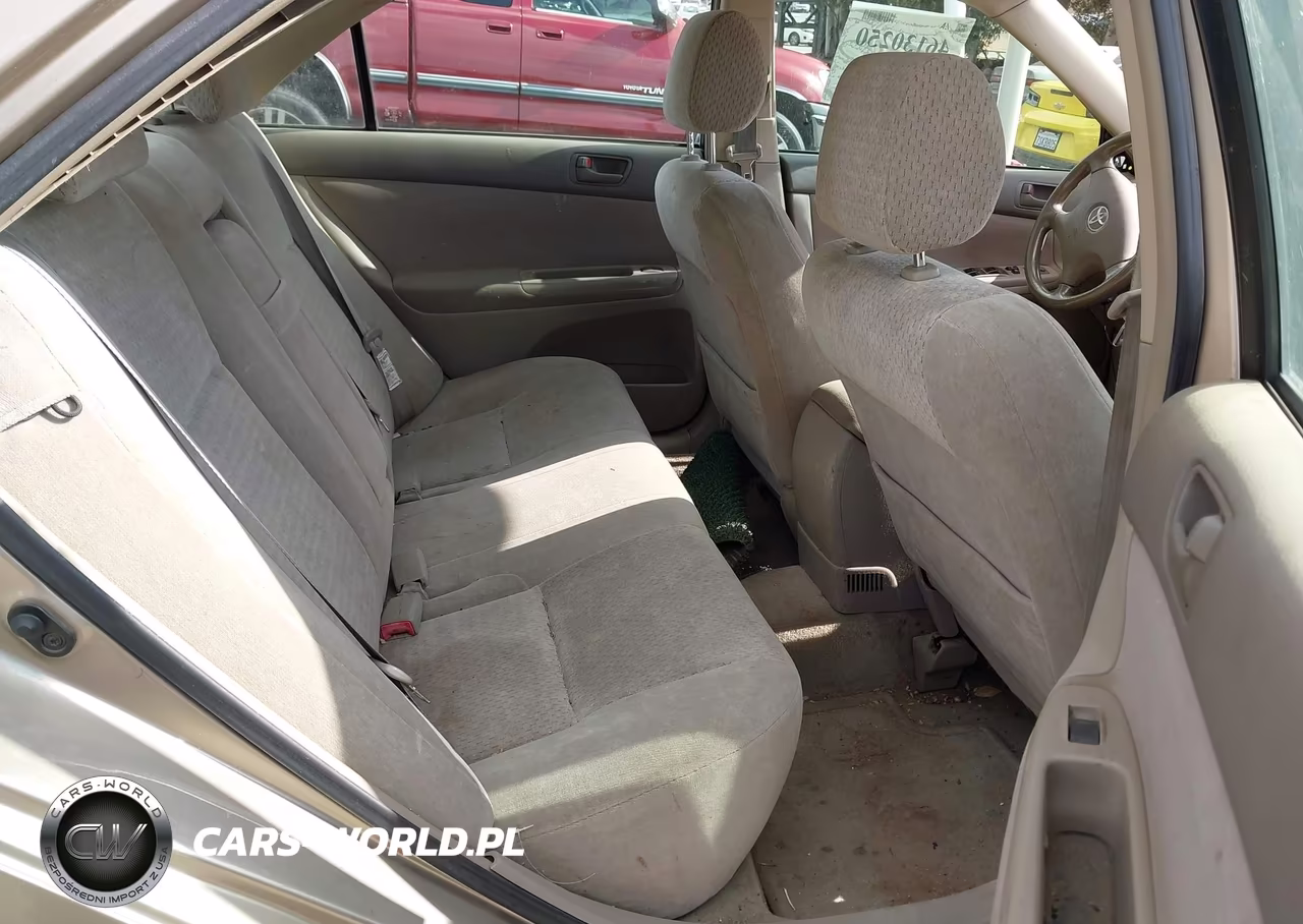 2002 Toyota Camry Le VIN:JTDBE32K920084042 - 8