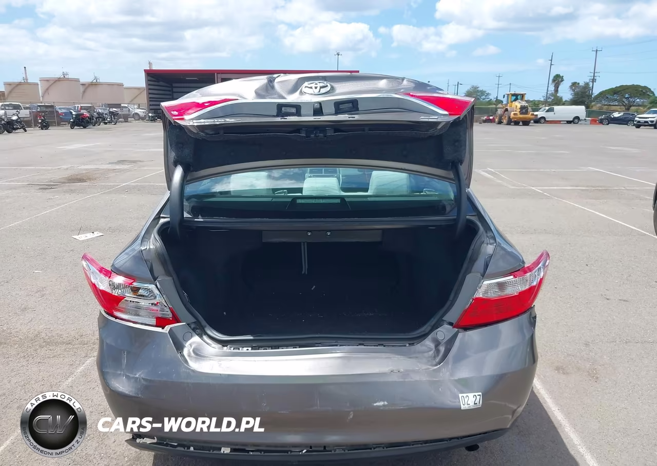 2017 Toyota Camry Le VIN:4T1BF1FK5HU340881 - 16
