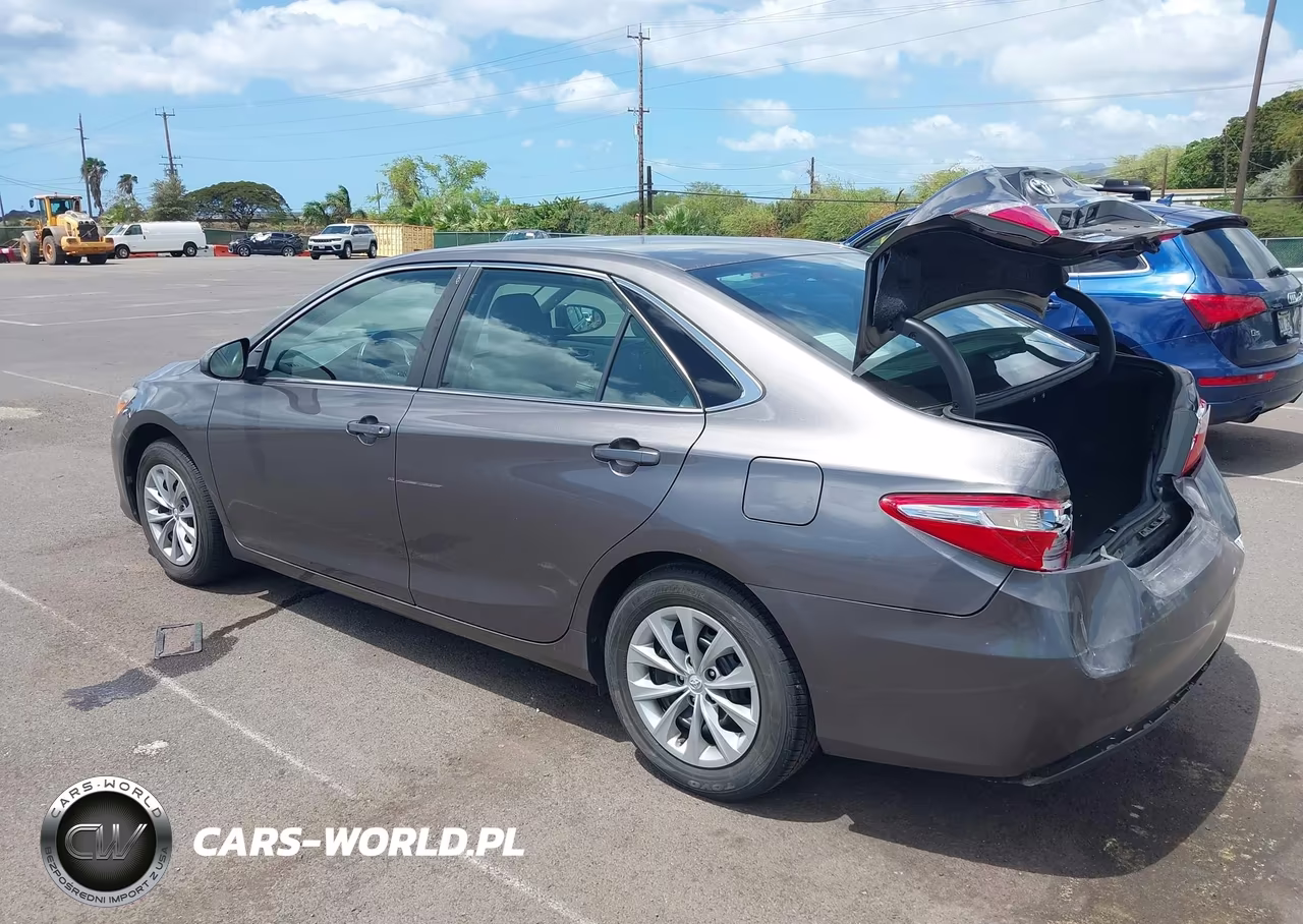 2017 Toyota Camry Le VIN:4T1BF1FK5HU340881 - 3