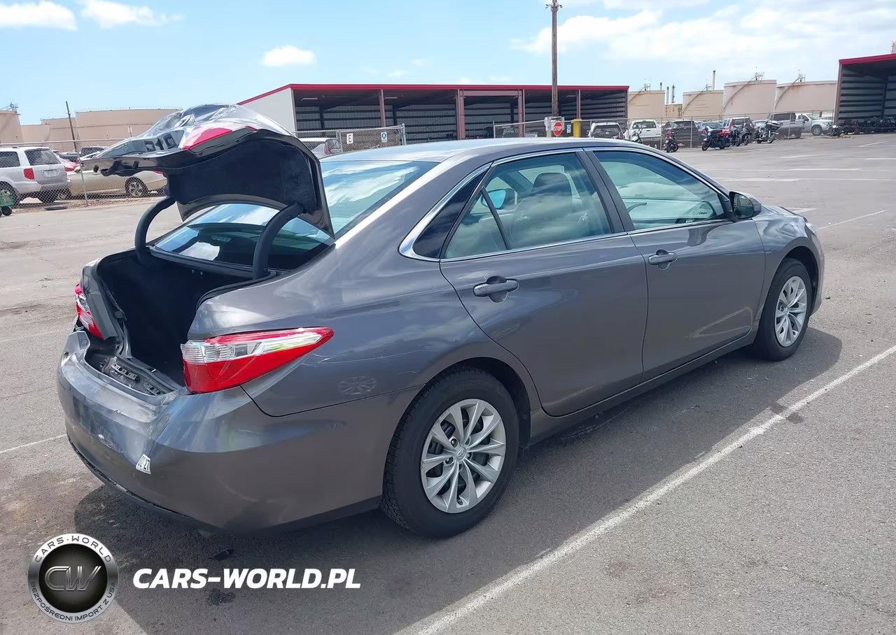 2017 Toyota Camry Le VIN:4T1BF1FK5HU340881 - 4
