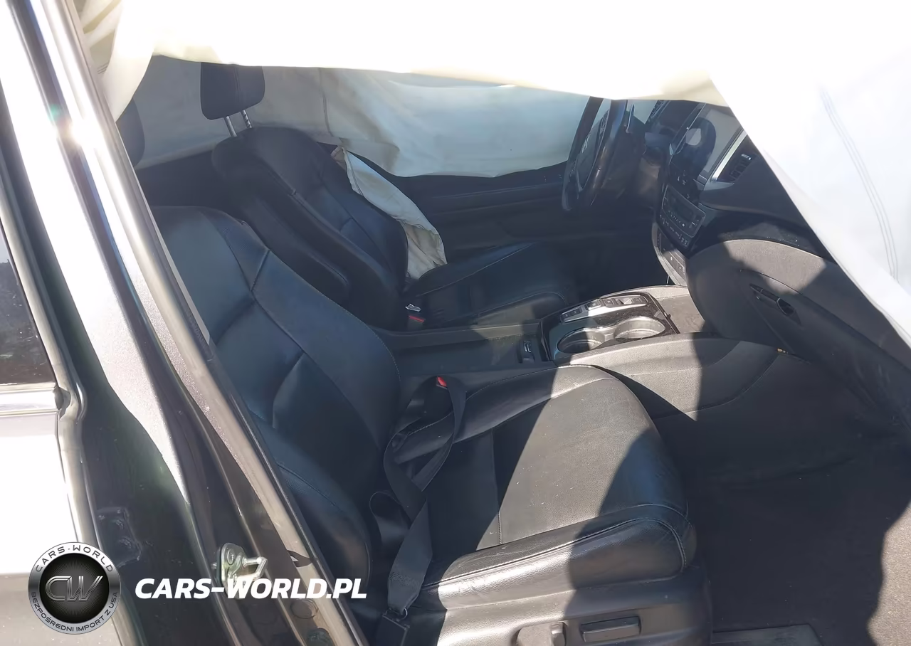 2016 Honda Pilot Touring VIN:5FNYF5H92GB047852 - 5