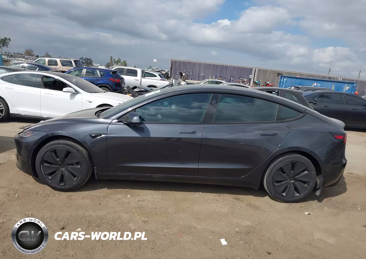2025 Tesla Model 3 VIN:5YJ3E1EA4SF988846 - 14
