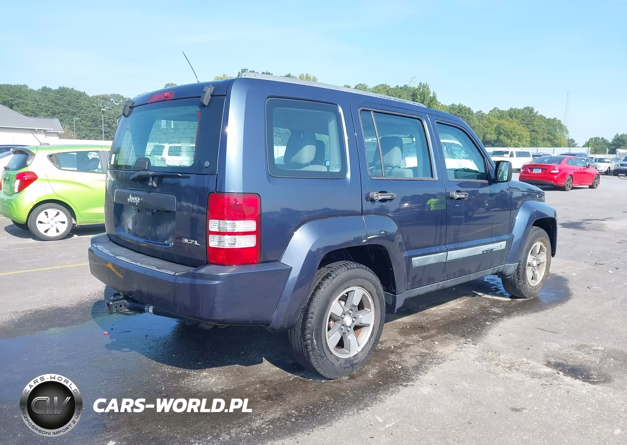 2008 Jeep Liberty Sport VIN:1J8GP28K68W257161 - 4