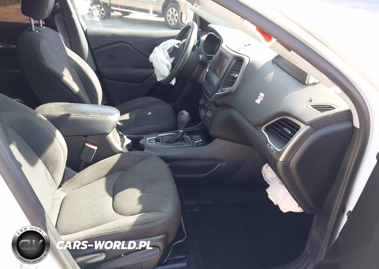 2019 Jeep Cherokee Latitude Fwd VIN:1C4PJLCB2KD384286 - 5