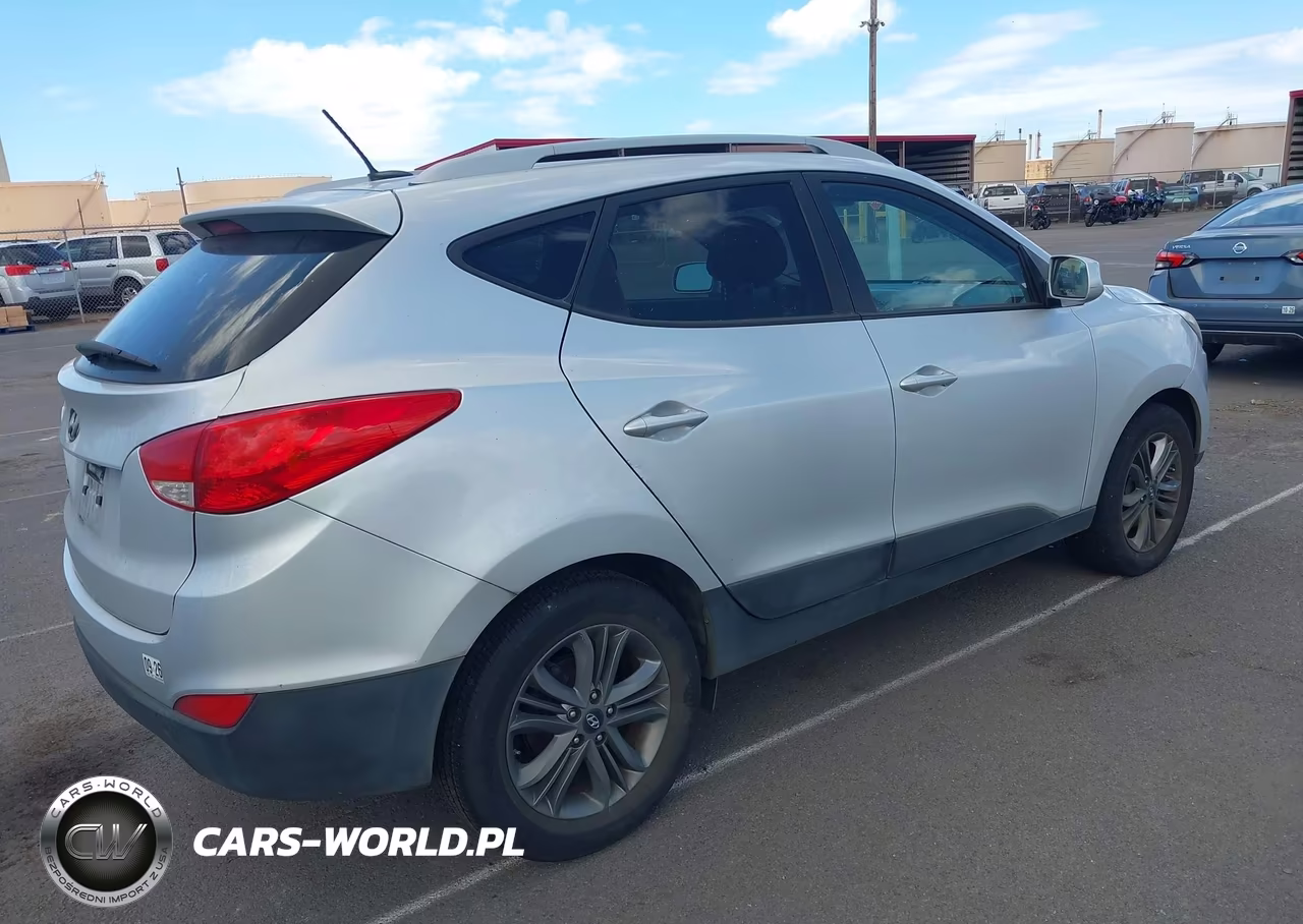 2015 Hyundai Tucson Se VIN:KM8JU3AG2FU993682 - 4