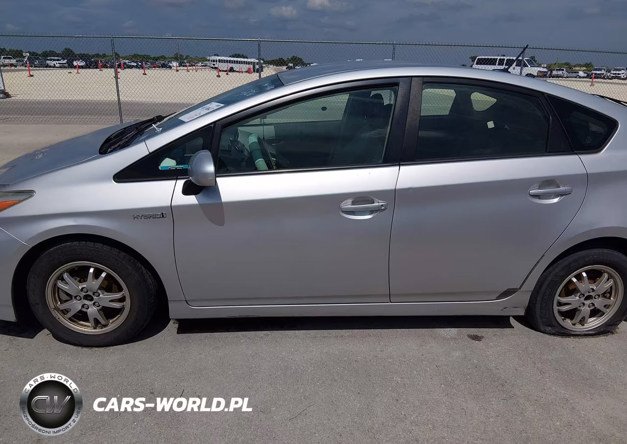 2011 Toyota Prius Two VIN:JTDKN3DU2B1475106 - 14