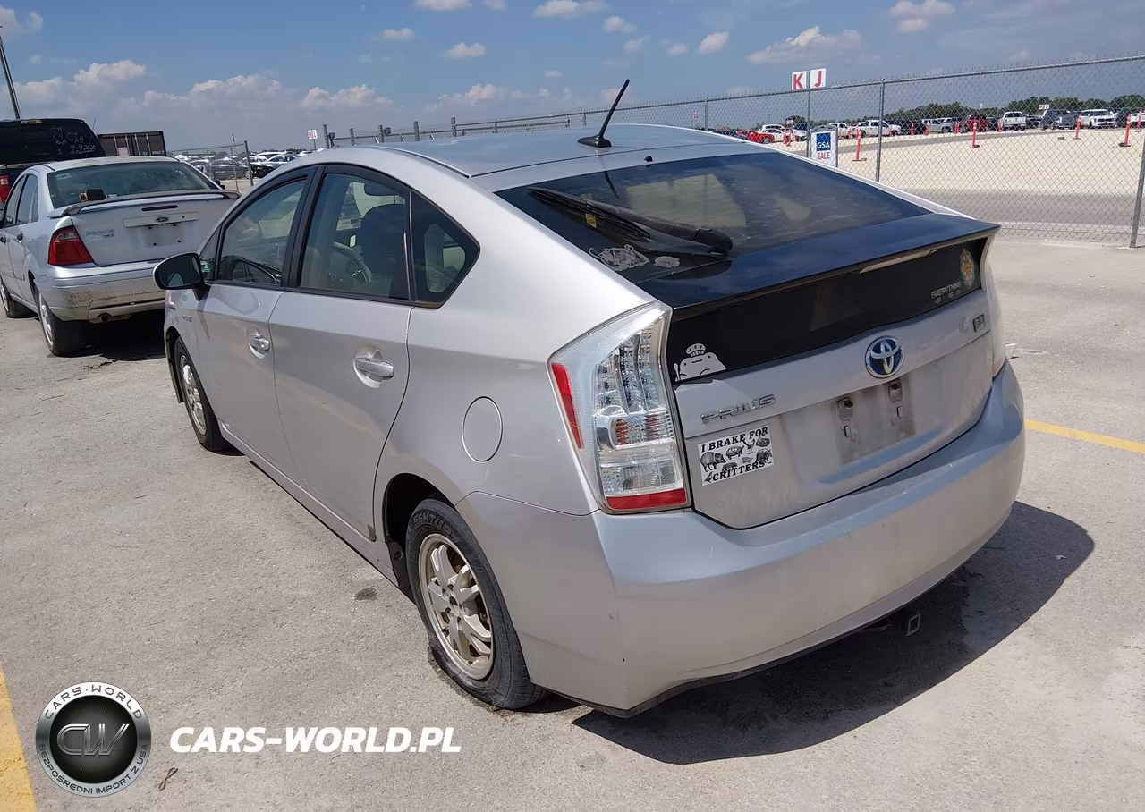 2011 Toyota Prius Two VIN:JTDKN3DU2B1475106 - 3