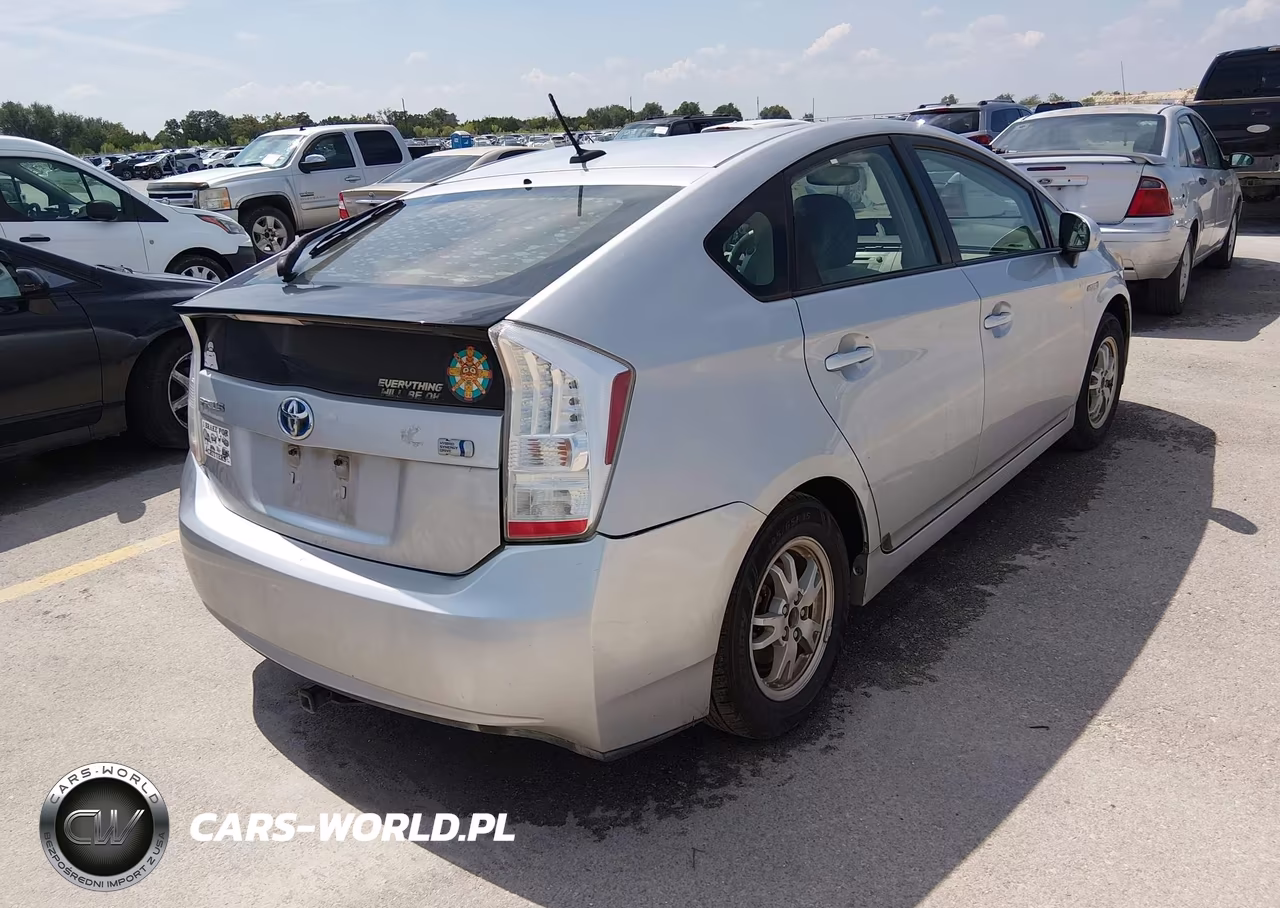 2011 Toyota Prius Two VIN:JTDKN3DU2B1475106 - 4