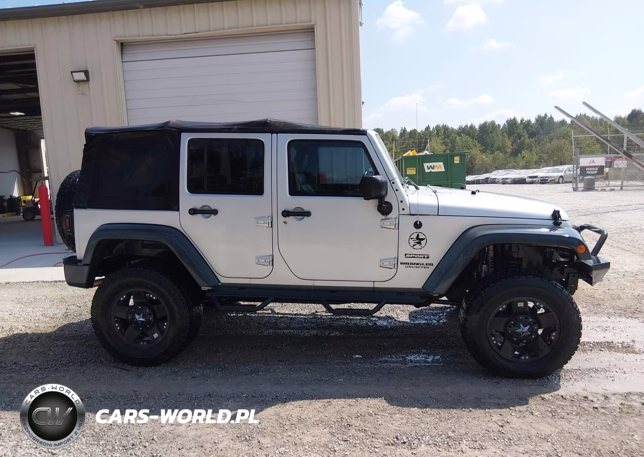 2012 Jeep Wrangler Unlimited Sport VIN:1C4BJWDG1CL284595 - 17