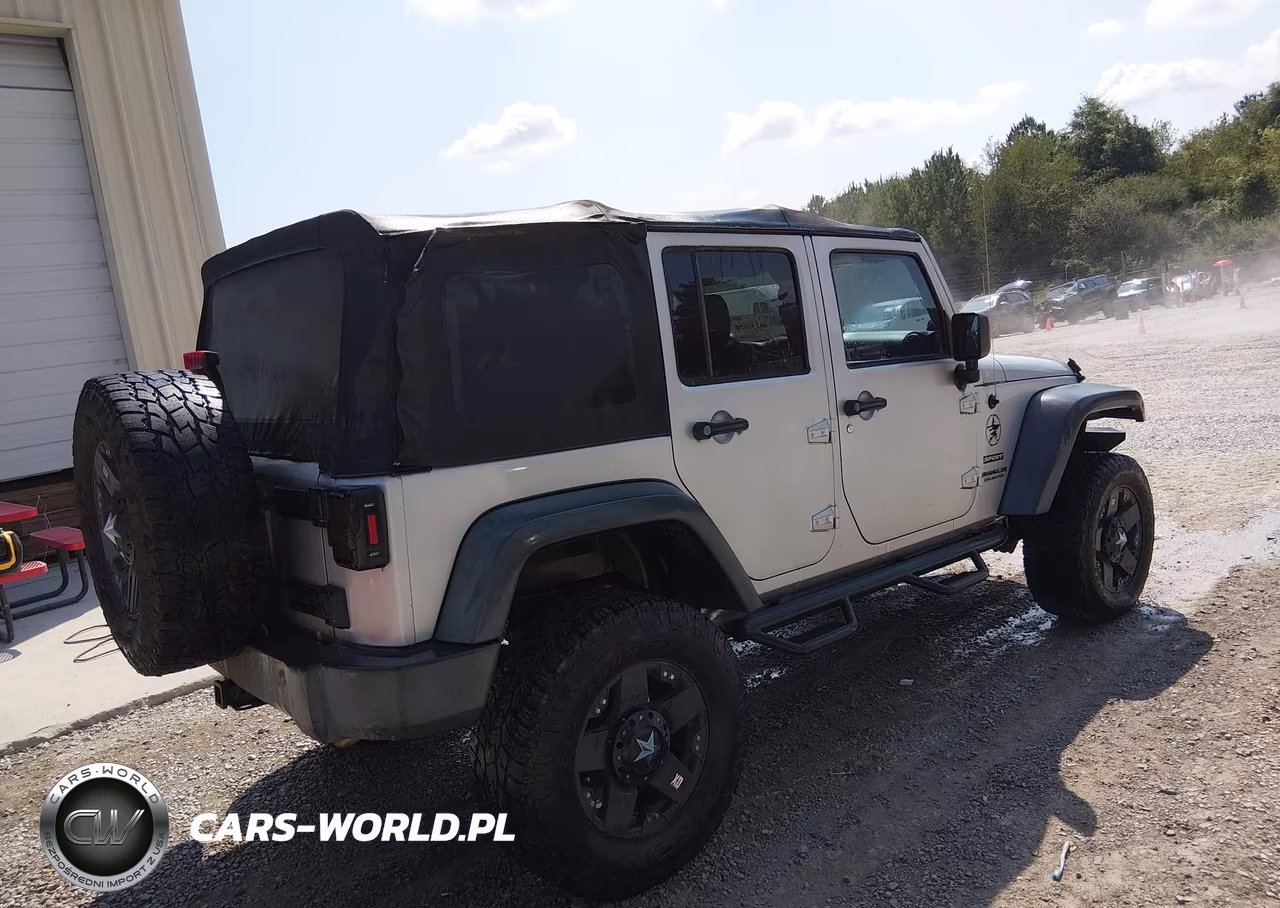 2012 Jeep Wrangler Unlimited Sport VIN:1C4BJWDG1CL284595 - 4