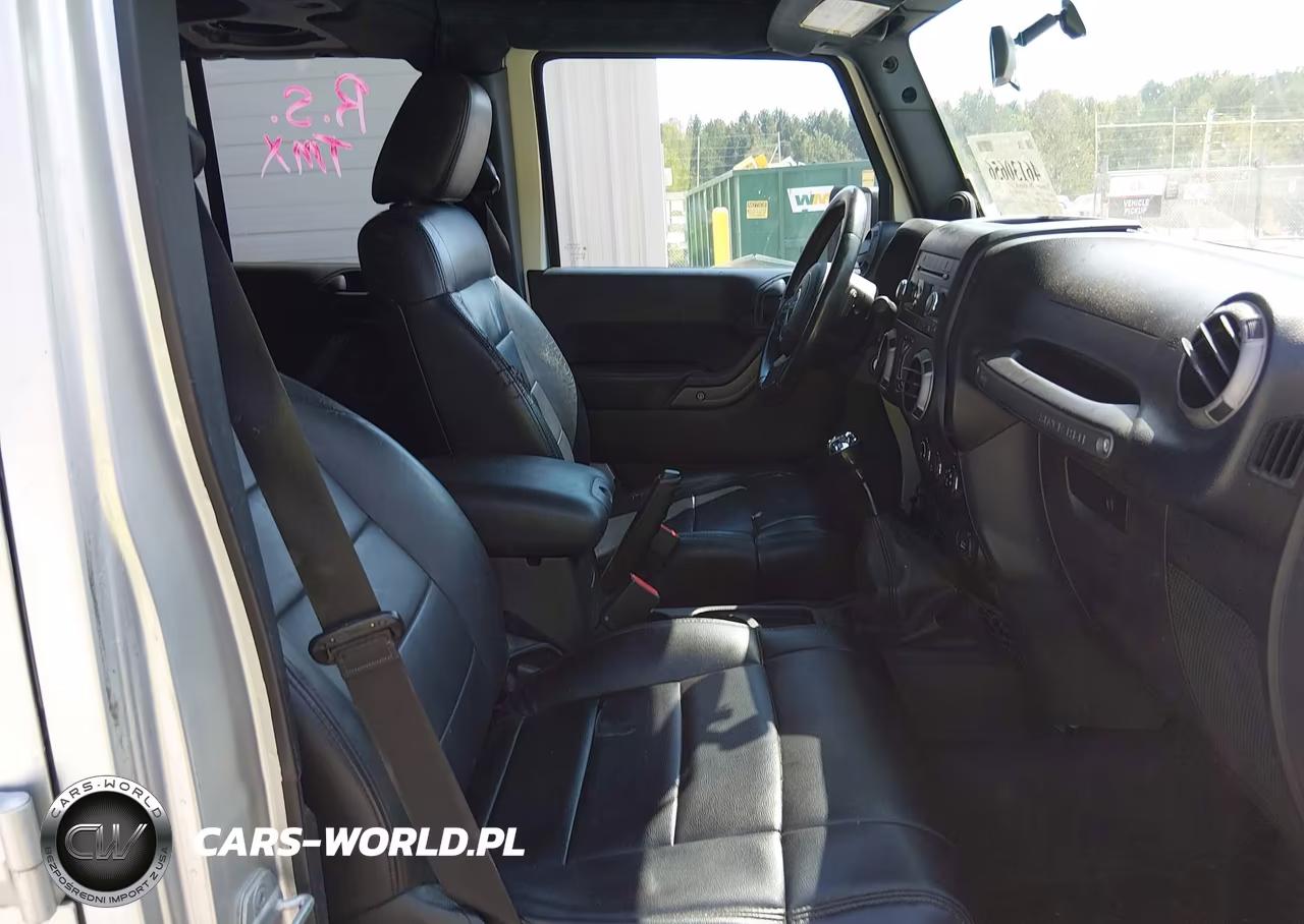 2012 Jeep Wrangler Unlimited Sport VIN:1C4BJWDG1CL284595 - 5