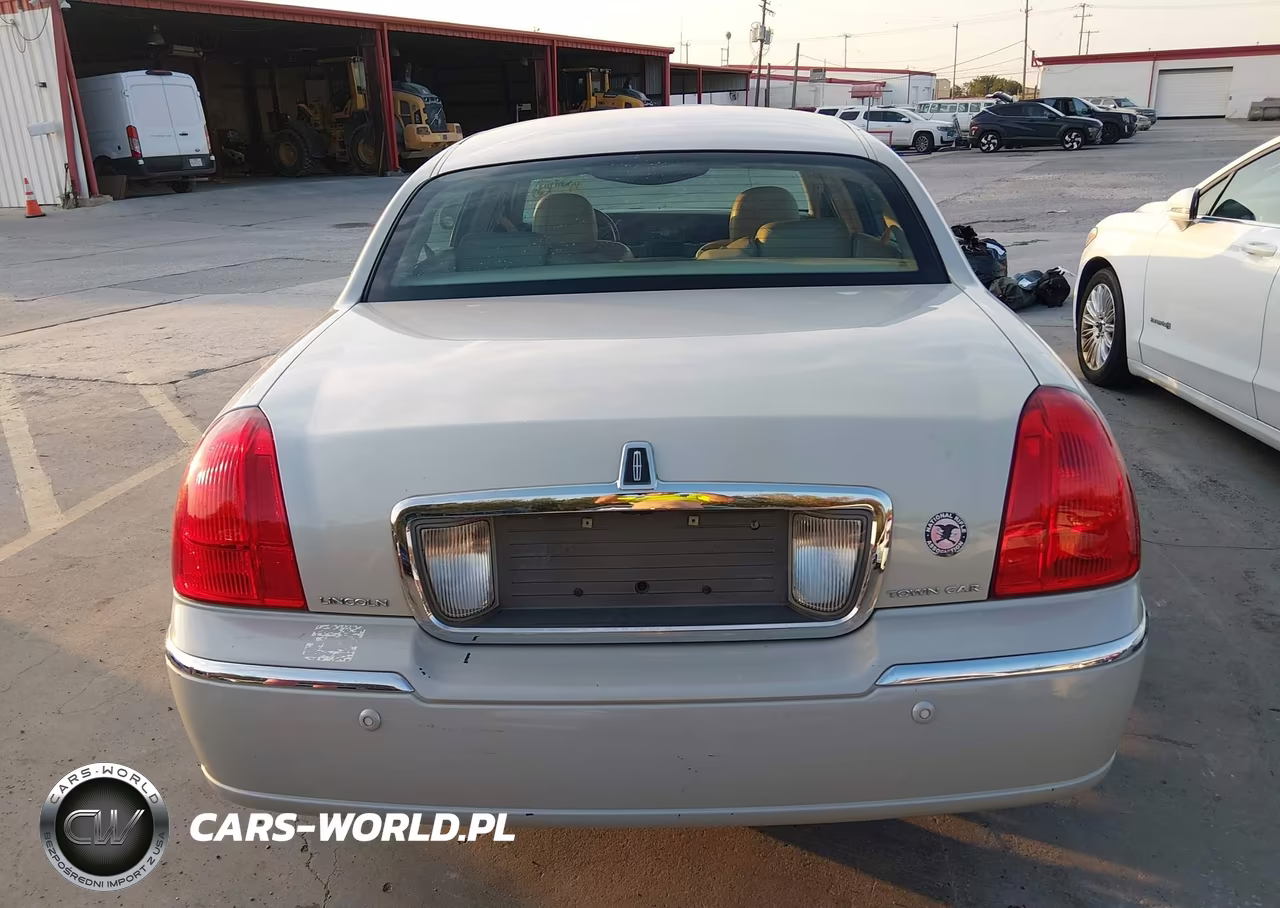 2004 Lincoln Town Car Ultimate L VIN:1LNHM85W64Y638081 - 17