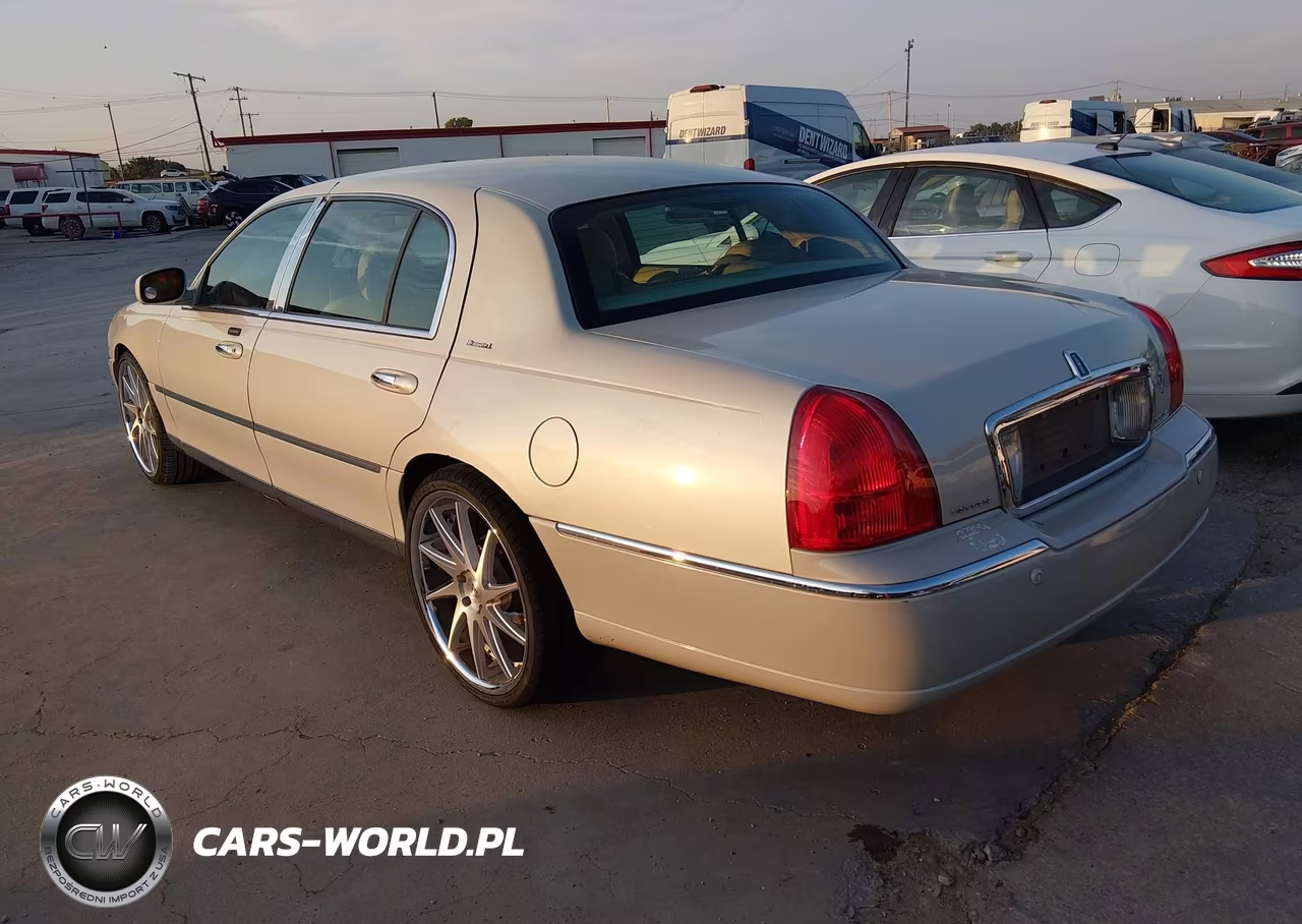 2004 Lincoln Town Car Ultimate L VIN:1LNHM85W64Y638081 - 3