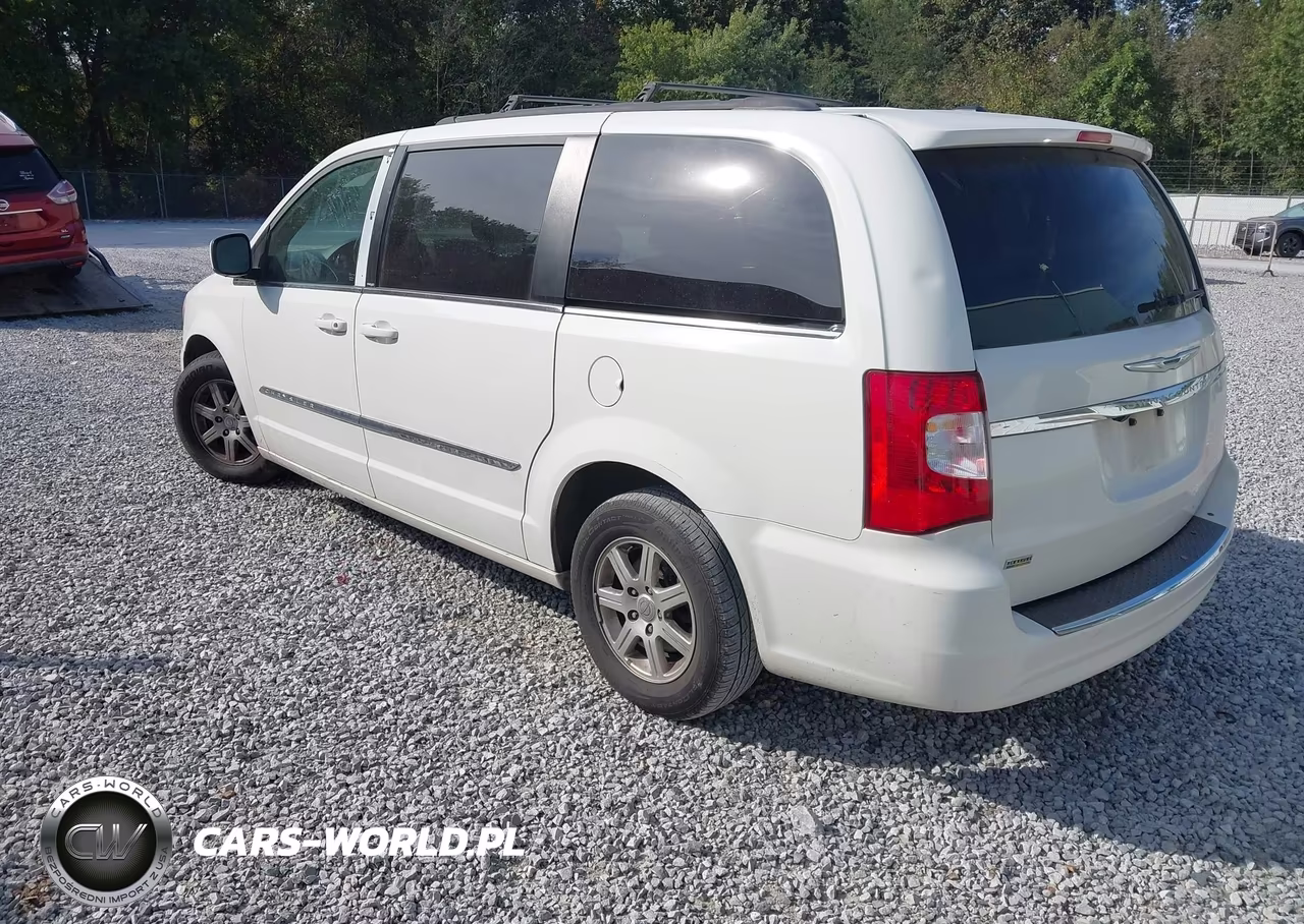 2013 Chrysler Town & Country Touring VIN:2C4RC1BG8DR656702 - 3