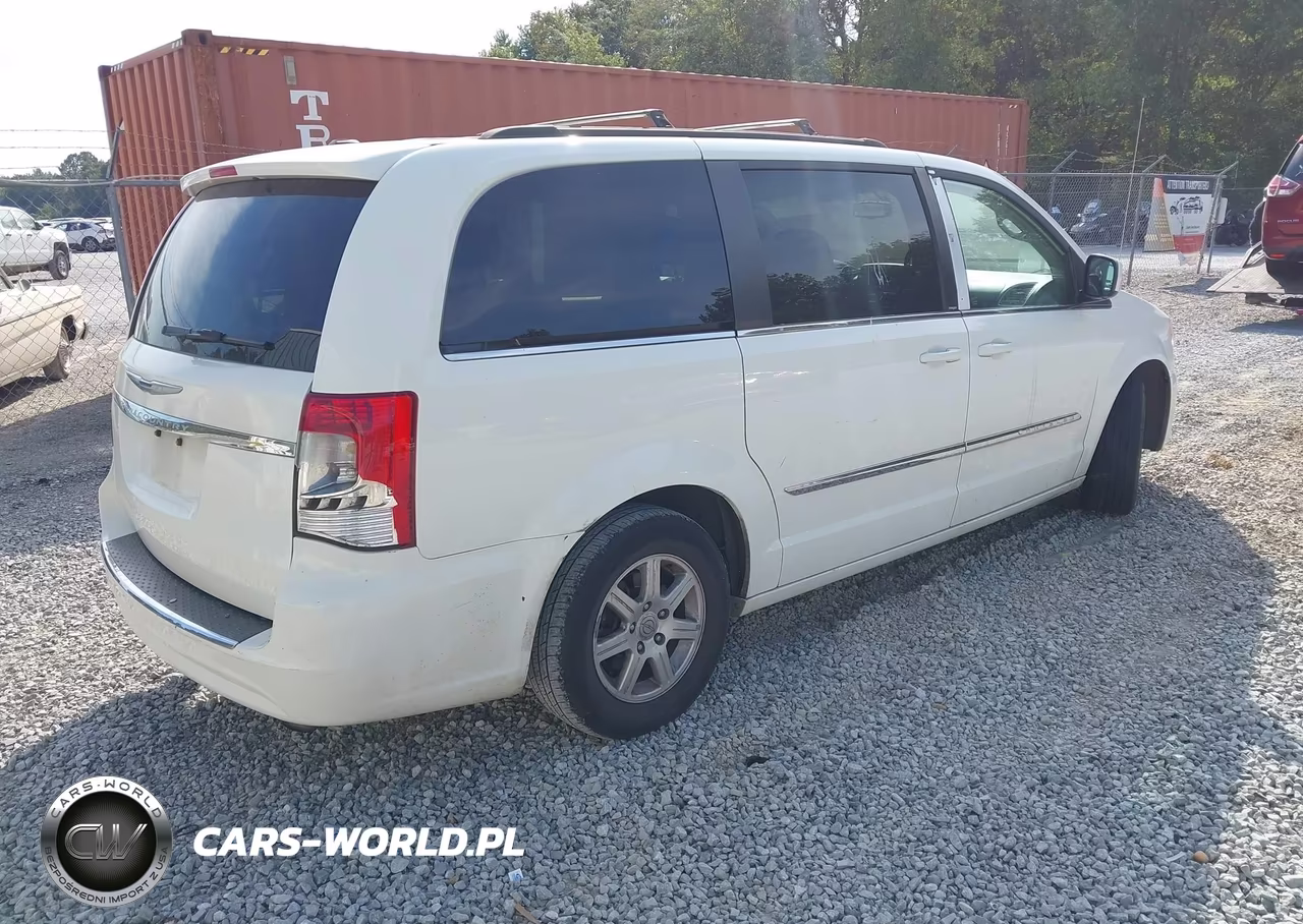 2013 Chrysler Town & Country Touring VIN:2C4RC1BG8DR656702 - 4