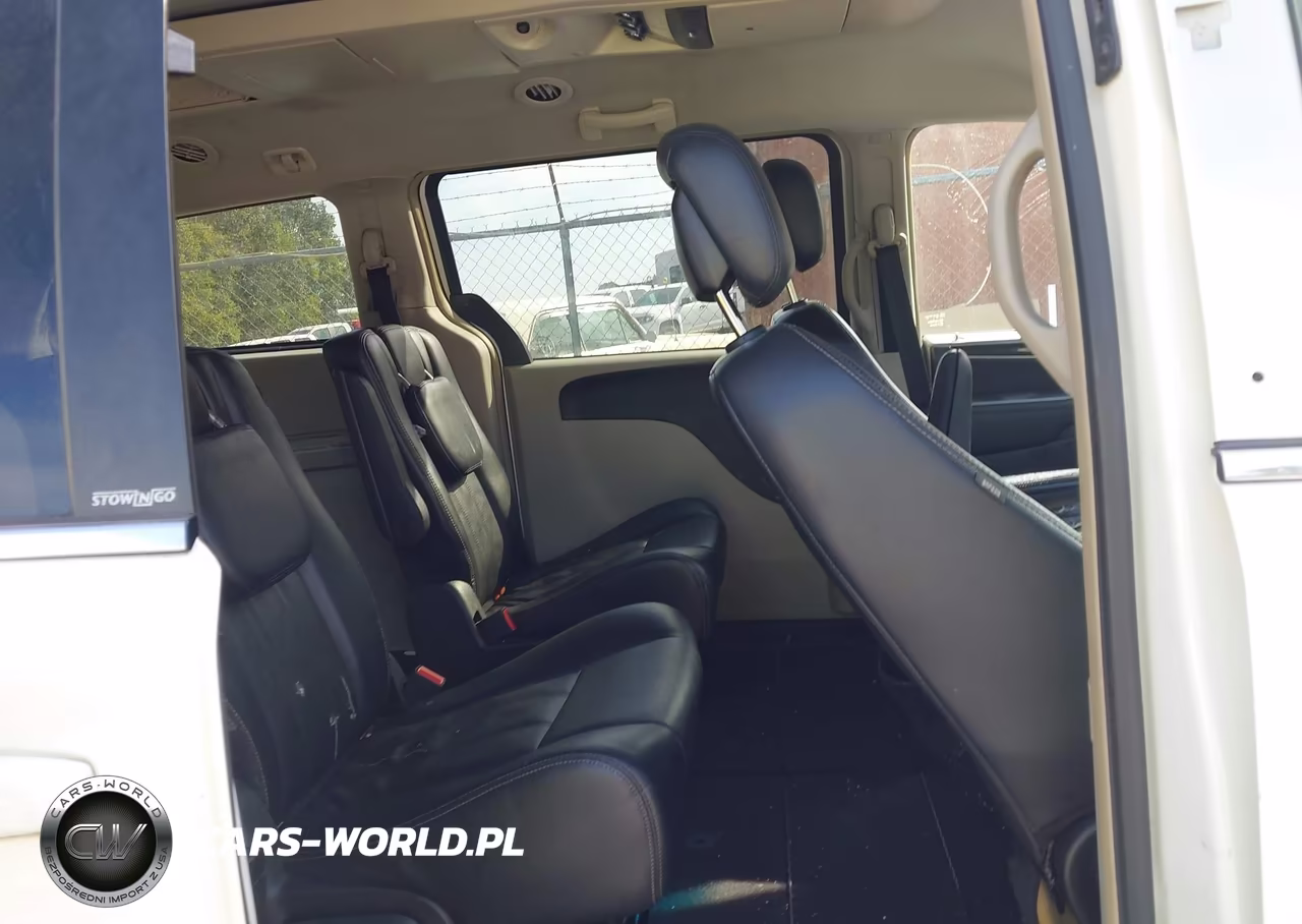 2013 Chrysler Town & Country Touring VIN:2C4RC1BG8DR656702 - 8