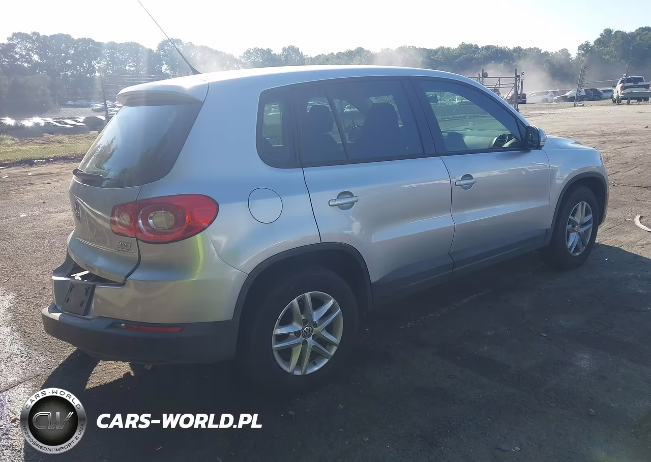 2011 Volkswagen Tiguan S VIN:WVGBV7AXXBW524945 - 4