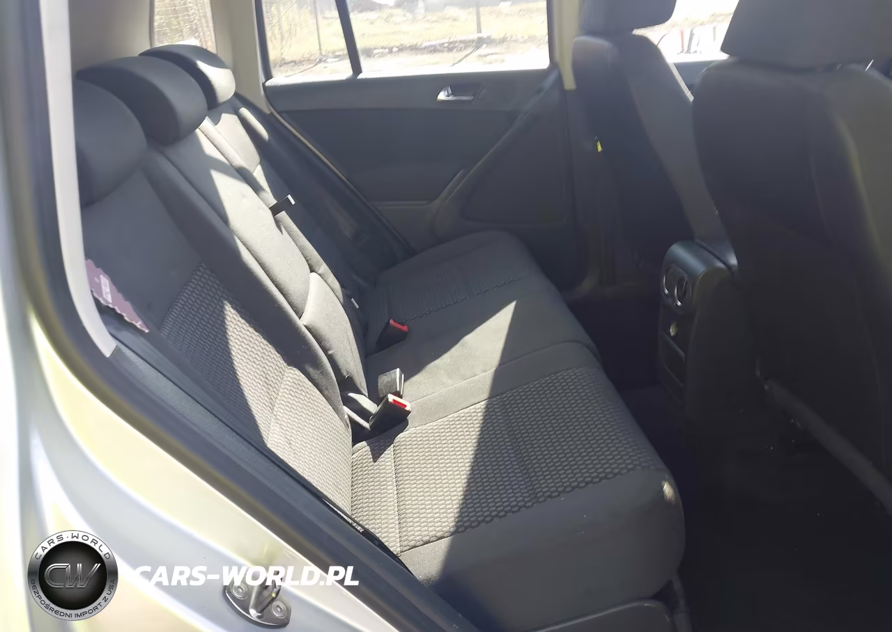 2011 Volkswagen Tiguan S VIN:WVGBV7AXXBW524945 - 8