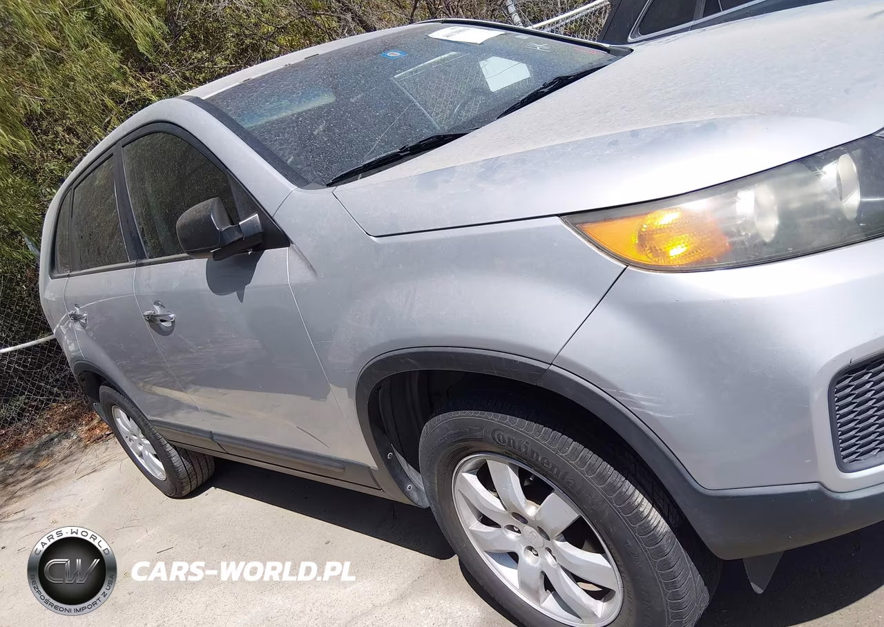 2011 Kia Sorento VIN:5XYKT3A17BG026052 - 13