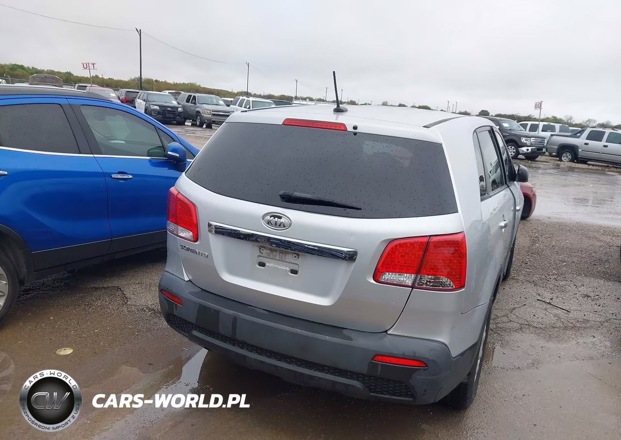 2011 Kia Sorento VIN:5XYKT3A17BG026052 - 16