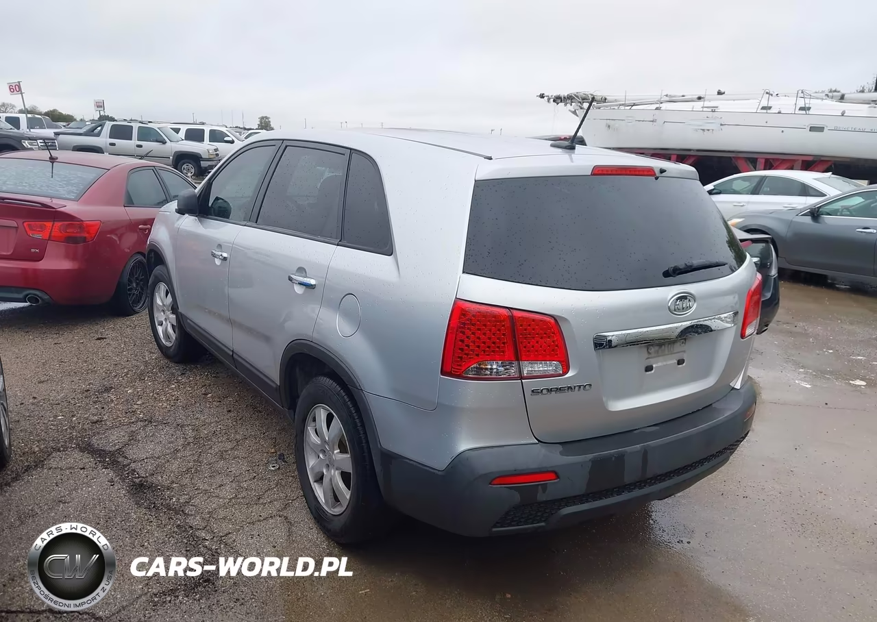 2011 Kia Sorento VIN:5XYKT3A17BG026052 - 3