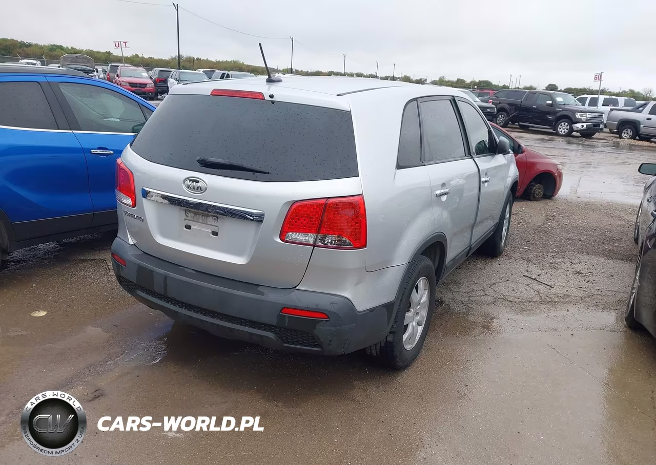 2011 Kia Sorento VIN:5XYKT3A17BG026052 - 4