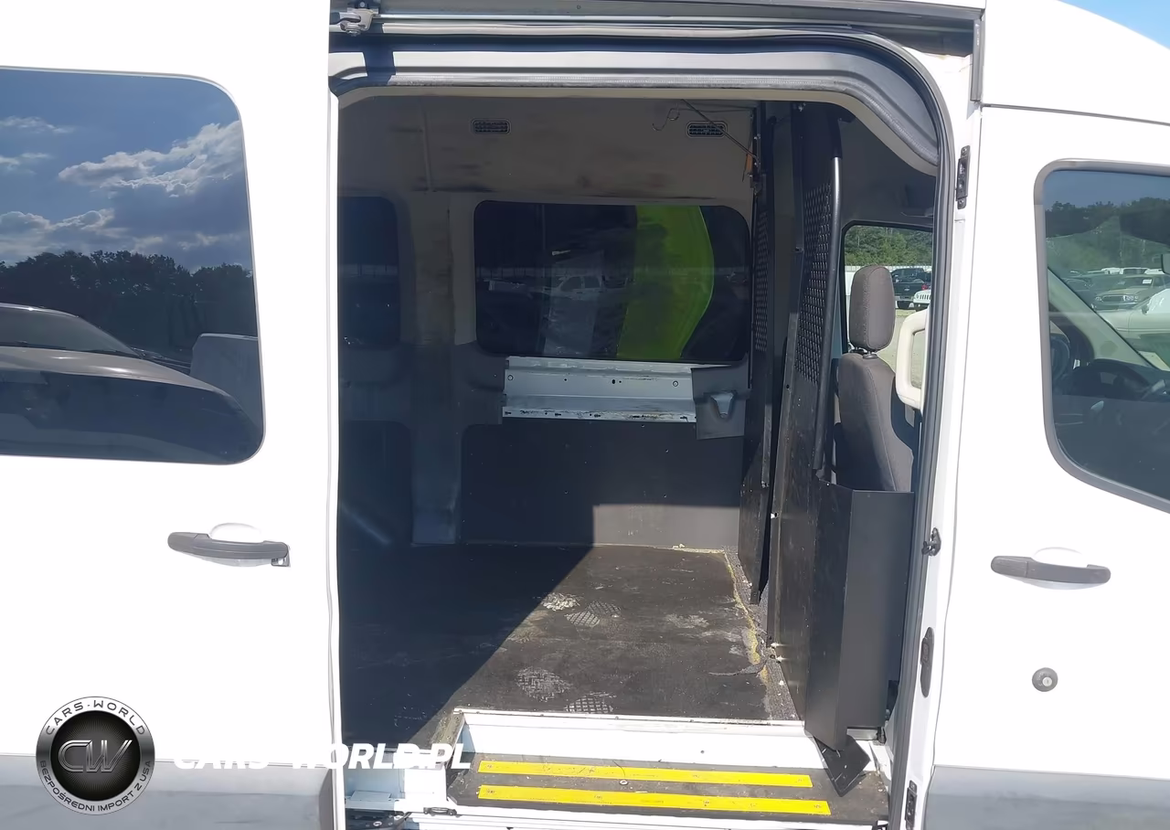2015 Ford Transit-150 Xlt VIN:1FDZK1CM6FKB30492 - 8