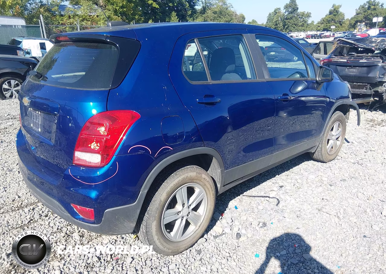 2017 Chevrolet Trax Ls VIN:3GNCJNSB2HL164104 - 4
