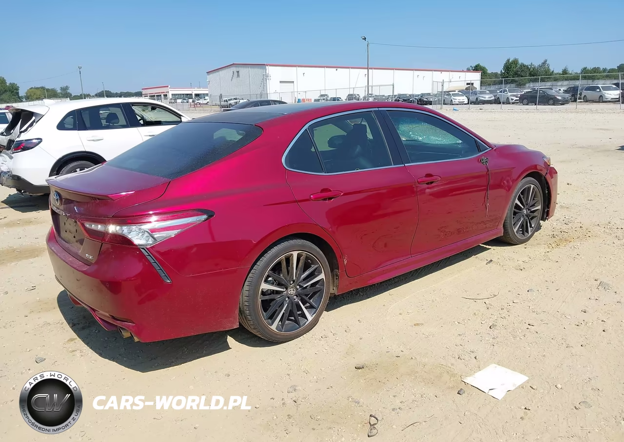2018 Toyota Camry Xse VIN:4T1B61HK1JU552762 - 4