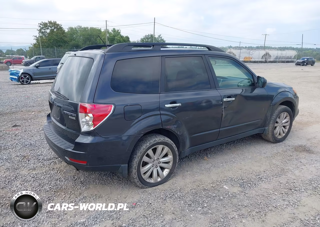 2013 Subaru Forester 2.5X Premium VIN:JF2SHADC2DH441892 - 4