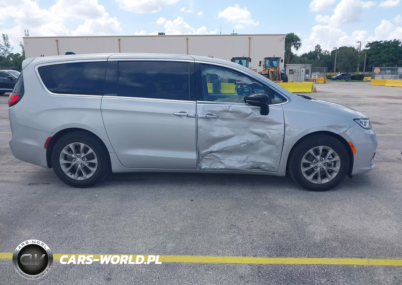 2026 Chrysler Pacifica Limited VIN:2C4RC1GG0TR195972 - 13