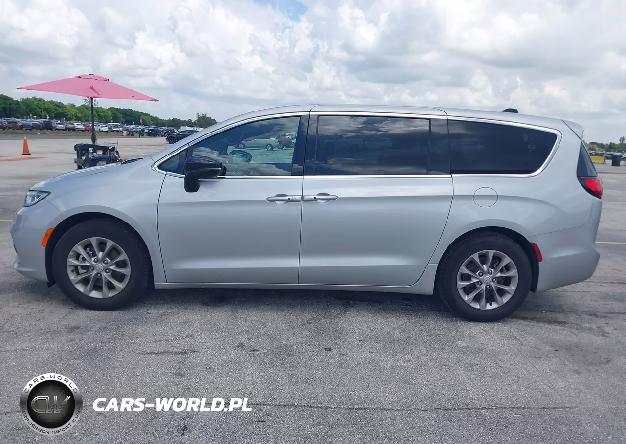 2026 Chrysler Pacifica Limited VIN:2C4RC1GG0TR195972 - 14