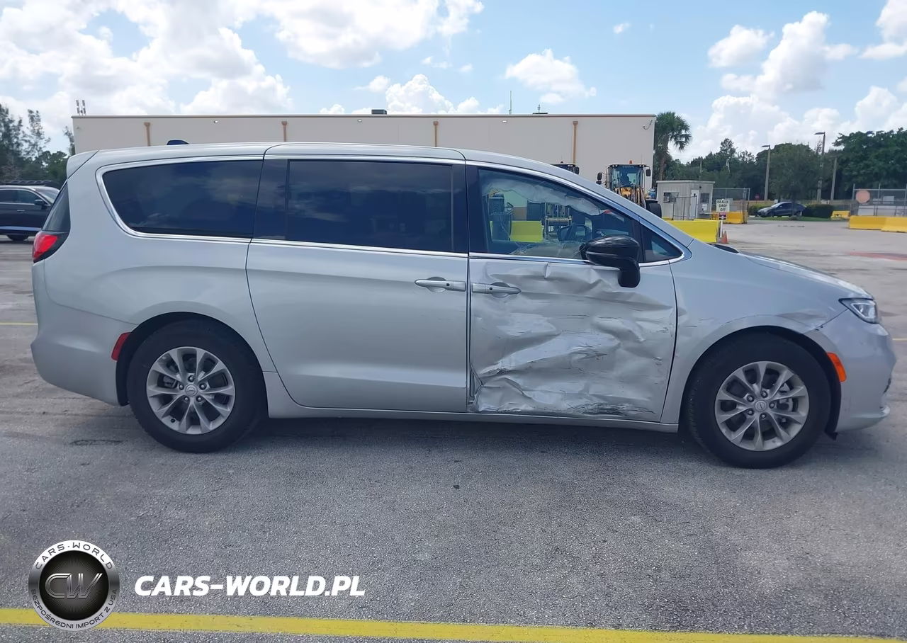 2026 Chrysler Pacifica Limited VIN:2C4RC1GG0TR195972 - 6