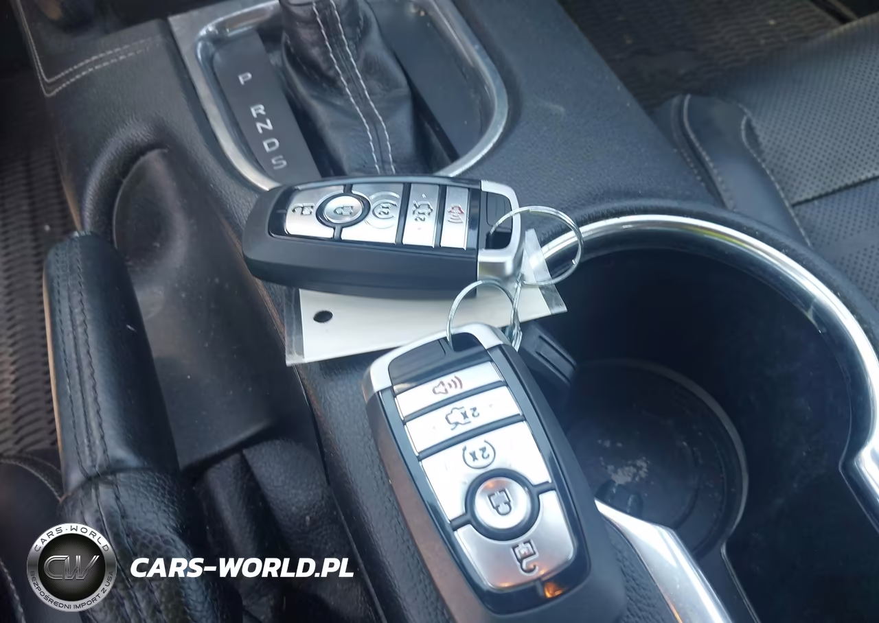 2020 Ford Mustang Ecoboost Premium VIN:1FATP8UH1L5138120 - 11