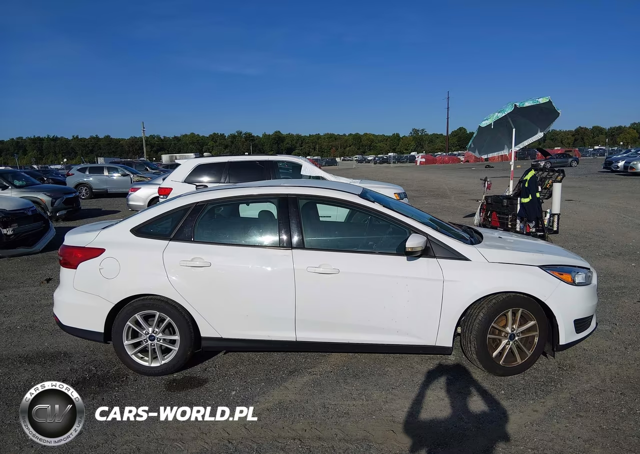 2015 Ford Focus Se VIN:1FADP3F20FL258667 - 13
