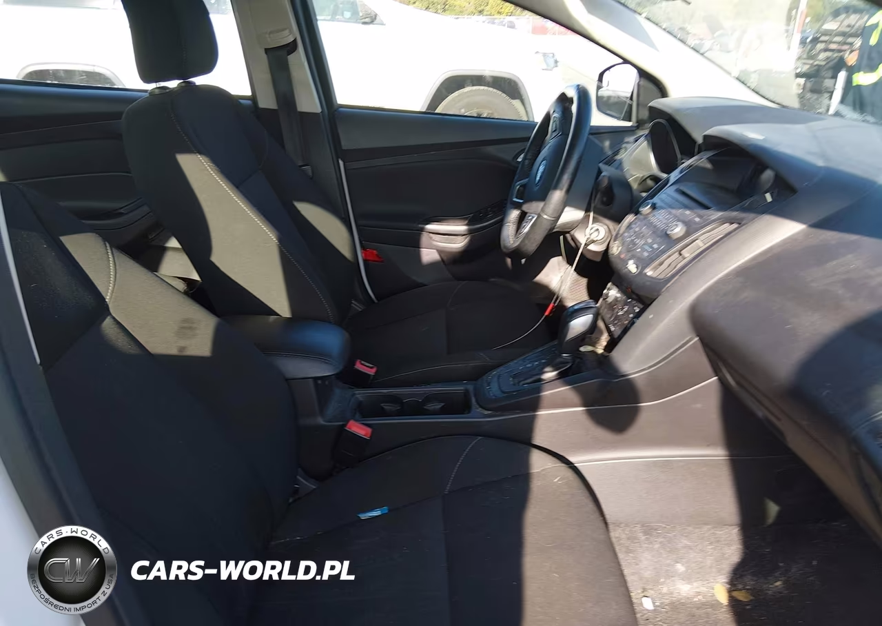 2015 Ford Focus Se VIN:1FADP3F20FL258667 - 5