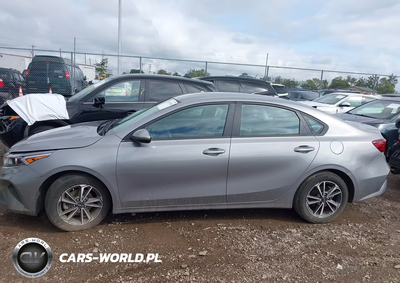 2023 Kia Forte Lxs VIN:3KPF24AD5PE685160 - 13
